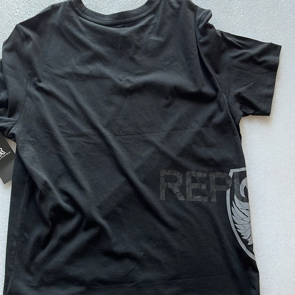 🆕 Rock & Republic Men’s Graphic Side Skull Tee Black Large - Picture 8 of 10